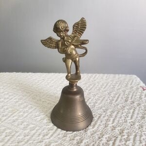 BEAUTIFUL VINTAGE WINGED CHERUB W/VIOLIN BRASS BELL. UNMARKED. 6" HEIGHT